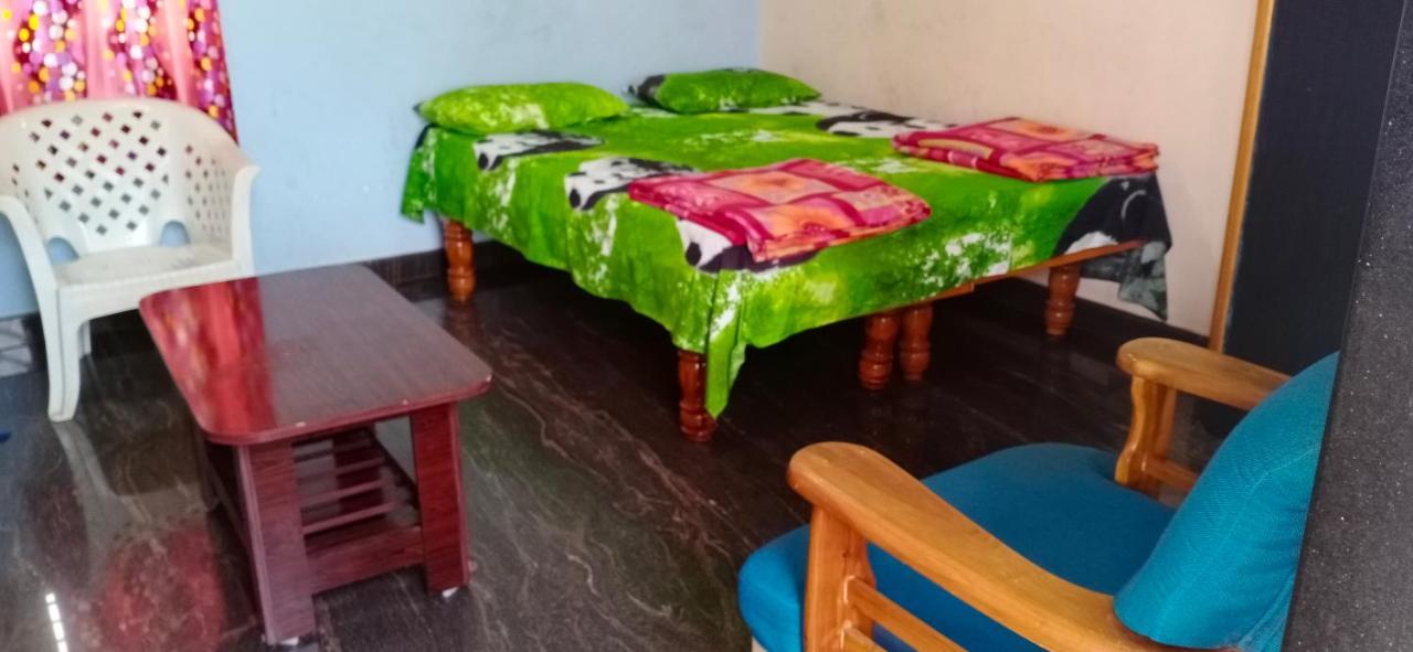 Rathna Home Stay Hampi Bagian luar foto